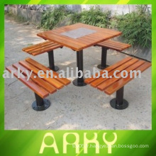 Table et chaise en bois extérieur